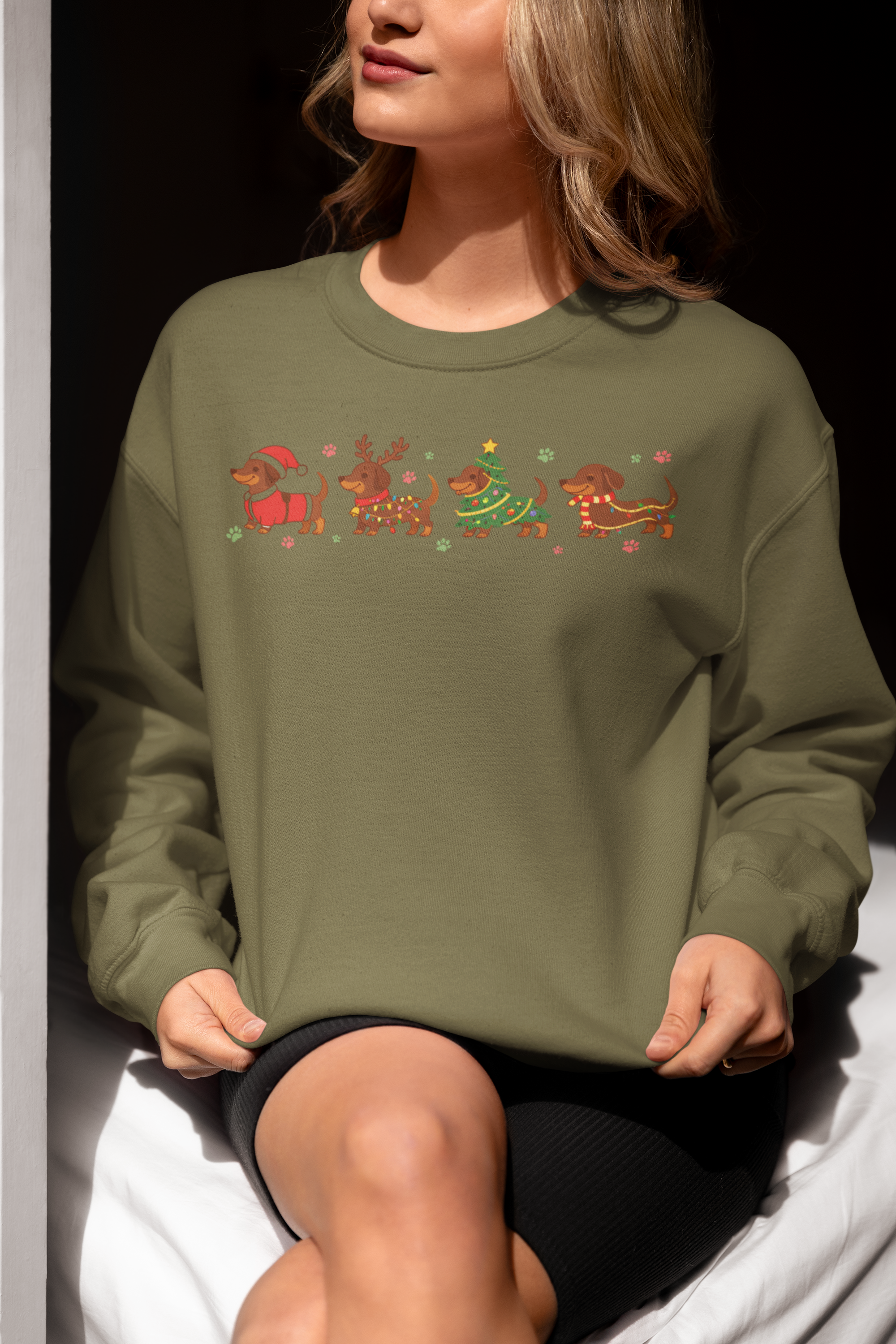 Christmas Dachshund Dogs Crewneck Sweatshirt — Cute Holiday Sausage Dog Design