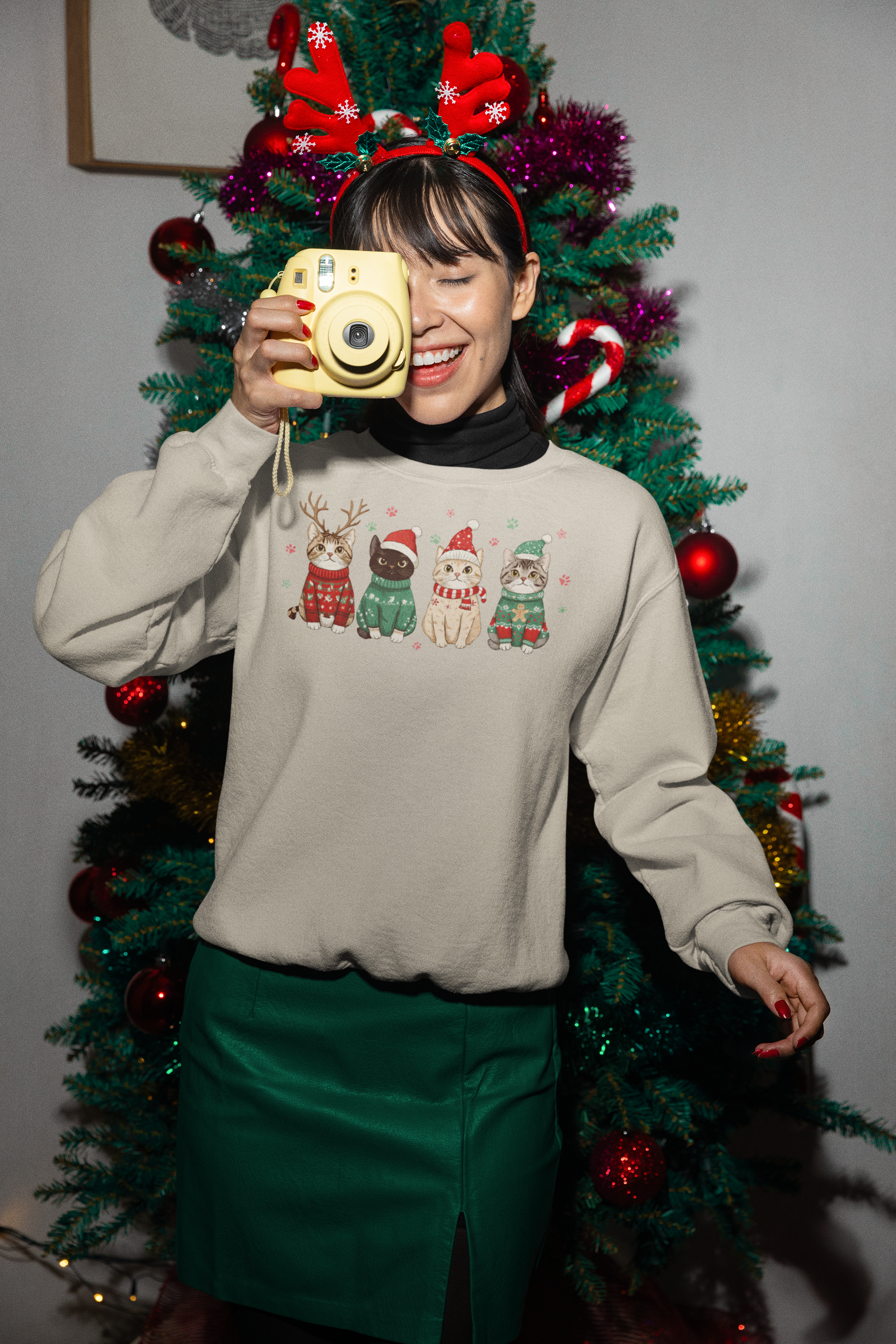 Holiday Cats Crewneck Sweatshirt — Festive Kittens in Sweaters