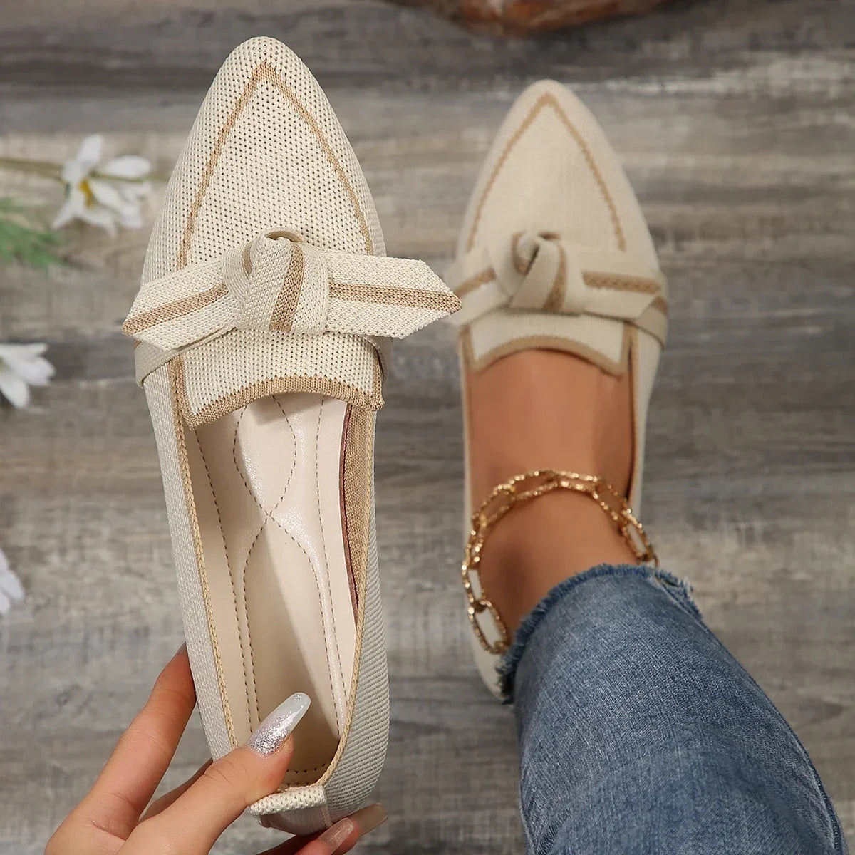 Women’s Pointed Toe Ballet Flats – Elegant Bow Detail Slip-On Shoes for Casual, Office & Everyday Wear