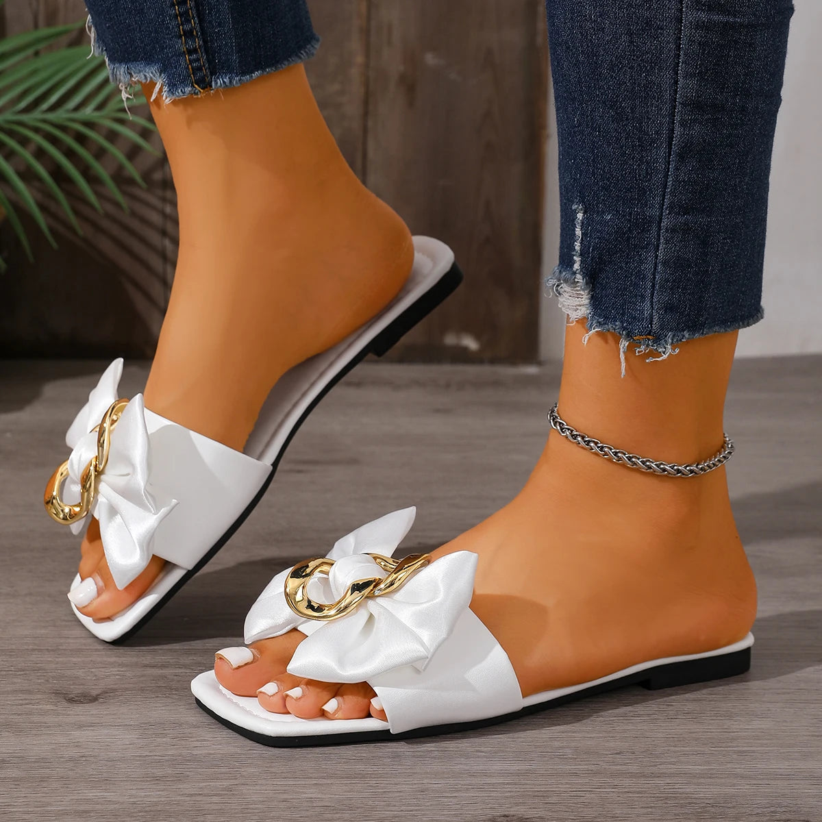 Women’s Bow Slide Sandals – Elegant Flat Slippers with Metallic Chain Detail for Casual & Summer Wear