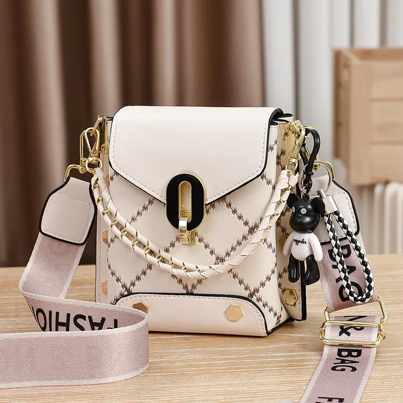 Designer Crossbody Bag for Women | Fashion Shoulder Handbag | Trendy Chain Sling Purse | Compact Everyday Messenger Bag