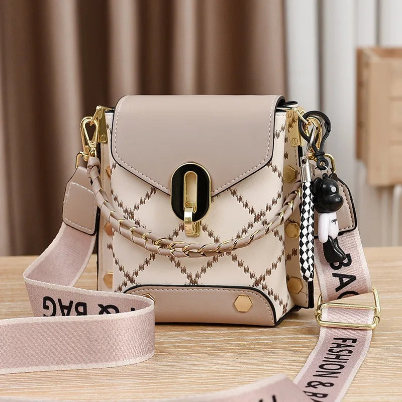 Designer Crossbody Bag for Women | Fashion Shoulder Handbag | Trendy Chain Sling Purse | Compact Everyday Messenger Bag